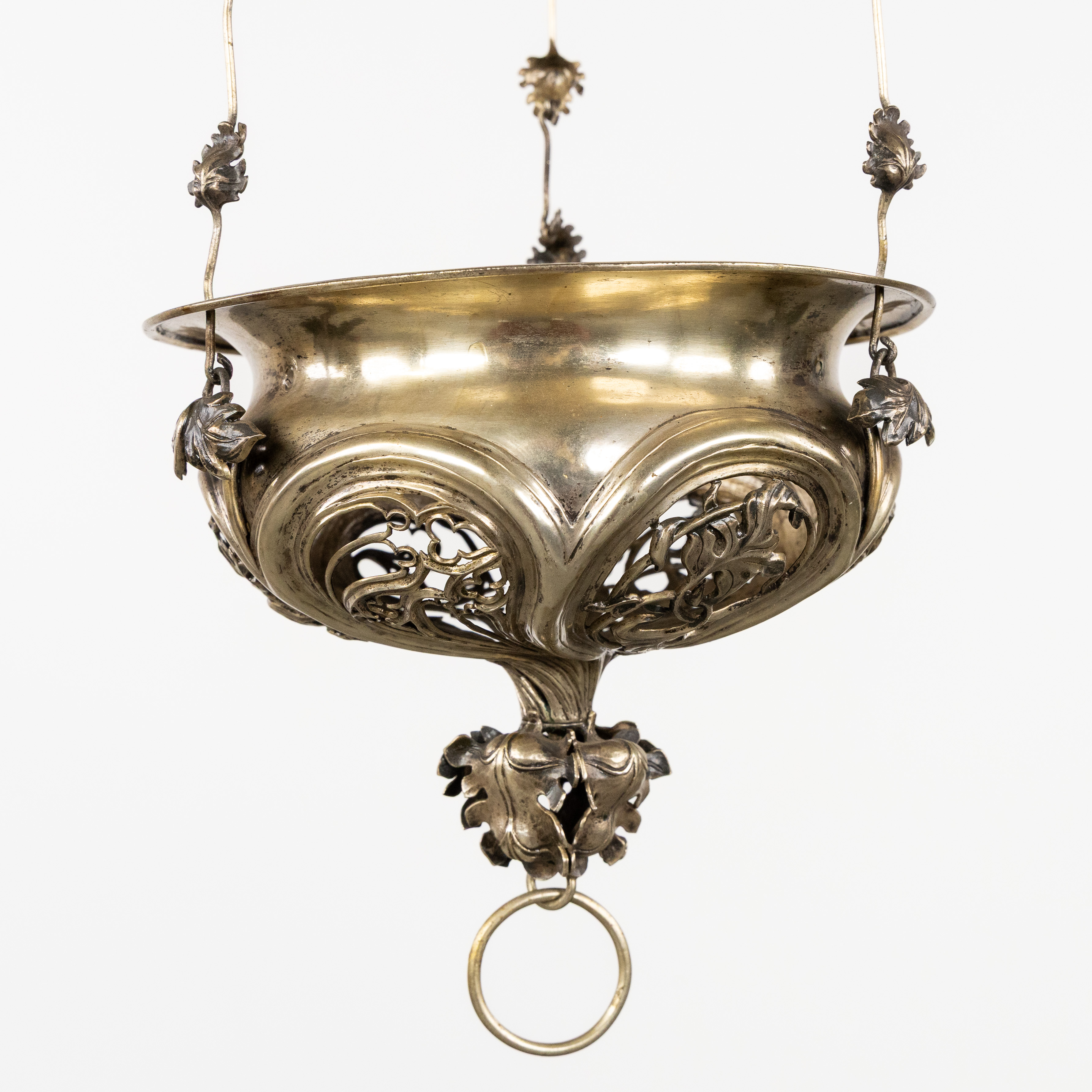 Een Eeuw Licht, verzilverd metaal. Art Nouveau en Neogotische stijl. Circa 1900. (L:19.5 x H:63 cm)